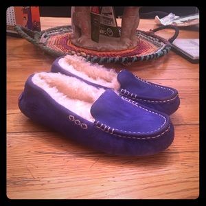 Authentic Ugg slippers size 5